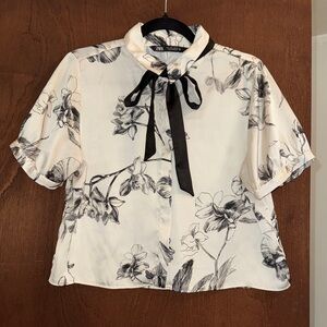 Zara Women's Black and White Floral Blouse